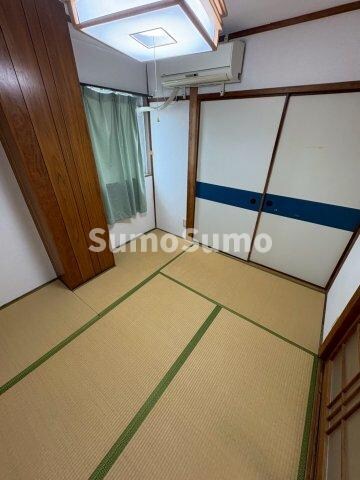 物件内観写真6　(開放的な寝室です)