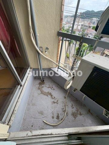 物件内観写真7　(開放的で明るい空間を演出してくれるバルコニーです)