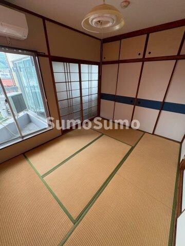 物件内観写真21　(和室がひろがる居住スペース)