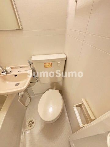 物件内観写真8　(ゆったりとした空間のトイレです)