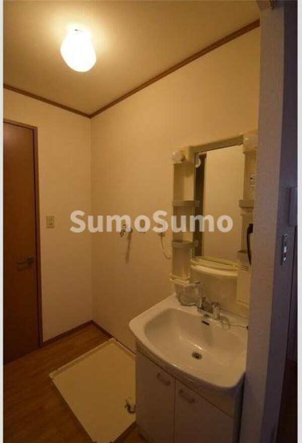 洗面・脱衣所(忙しい朝には欠かせない洗面所です)