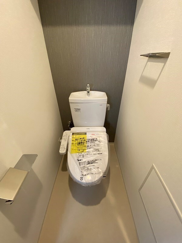 トイレ(落ち着いた色調のトイレです)