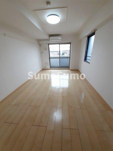 物件内観写真6　(開放的な寝室です)