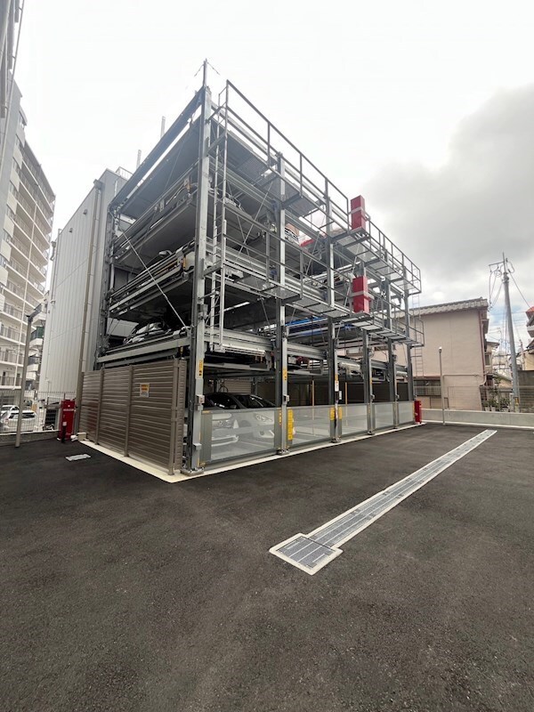 物件外観写真3　(駐車場完備です)