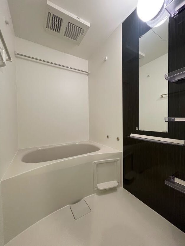 物件内観写真8　(日々の疲れを癒すお風呂付です)