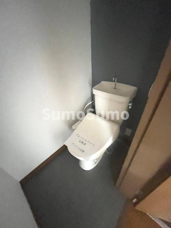 トイレ(落ち着いた色調のトイレです)