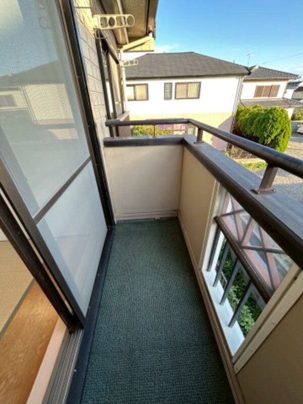 バルコニー(お洗濯にも便利なバルコニー付き)