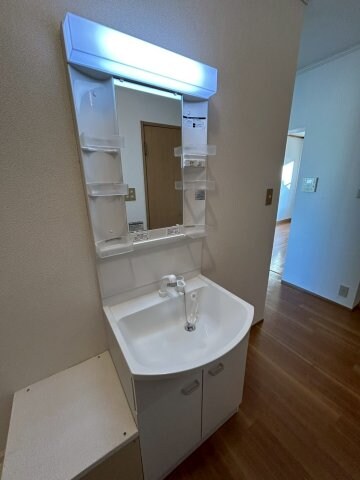 物件内観写真17　(コンパクトで使いやすい洗面所)