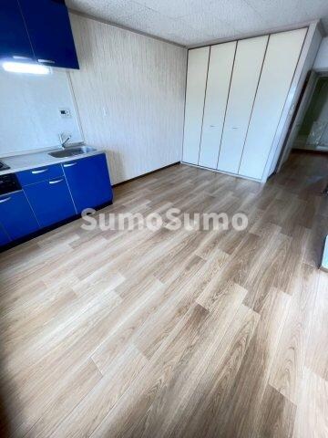 物件内観写真8　(ゆったりとした居間です)