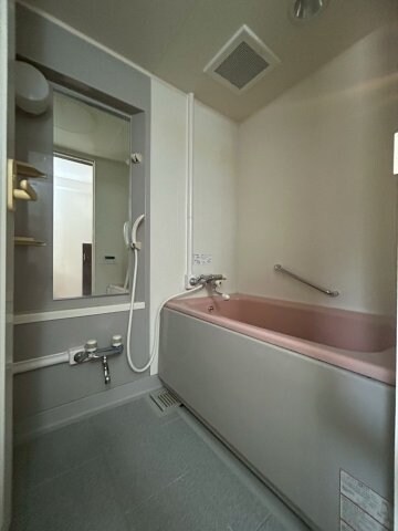 物件内観写真6　(コンパクトで使いやすいお風呂です)