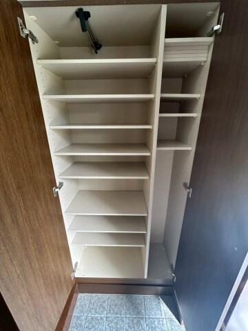 物件内観写真28　(専用の収納スペースです)