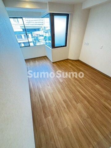 物件内観写真4　(こちらのリビングで趣味の時間をお楽しみください)