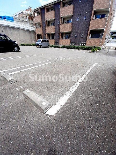 物件外観写真2　(駐車場があります)