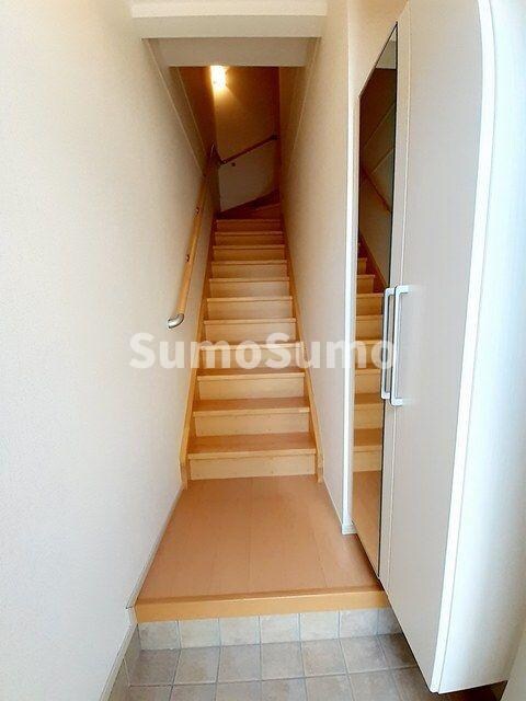 物件内観写真3　(落ち着いた玄関です)