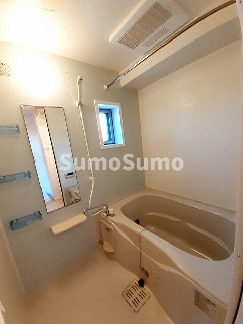 物件内観写真7　(日々の疲れを癒すお風呂付です)