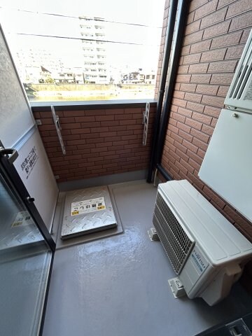 物件内観写真6　(バルコニーからの眺めを楽しみながら食事をしませんか)