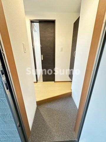 物件内観写真4　(シンプルで使いやすい玄関です)