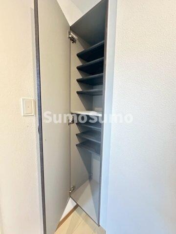 物件内観写真21　(小物を収納するのに便利です)