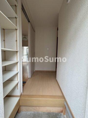 物件内観写真4　(シンプルで使いやすい玄関です)