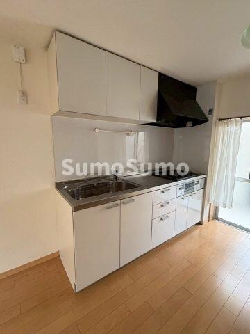 物件内観写真10　(コンパクトなキッチンで掃除もラクラク)