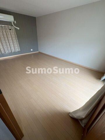 物件内観写真20　(こちらのリビングで趣味の時間をお楽しみください)