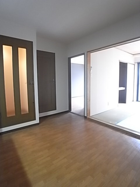 物件内観写真5　(居間です)