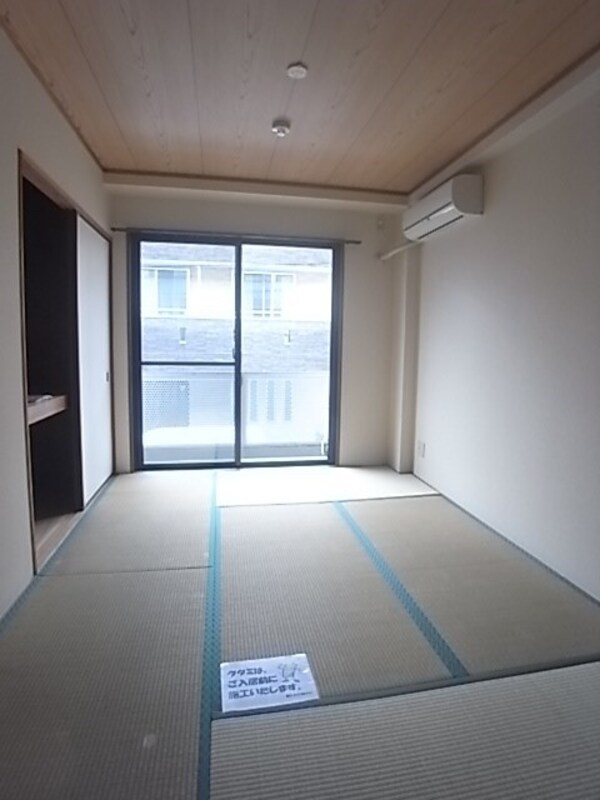 和室(落ち着いた雰囲気の和室付きです)