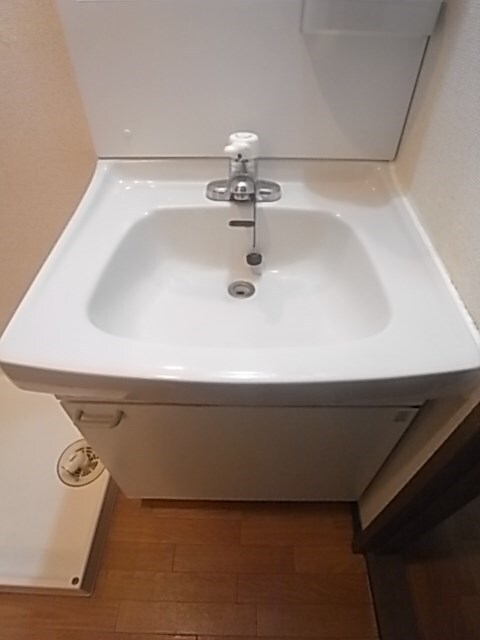 物件内観写真19　(朝の身支度には欠かせない独立洗面化粧台)