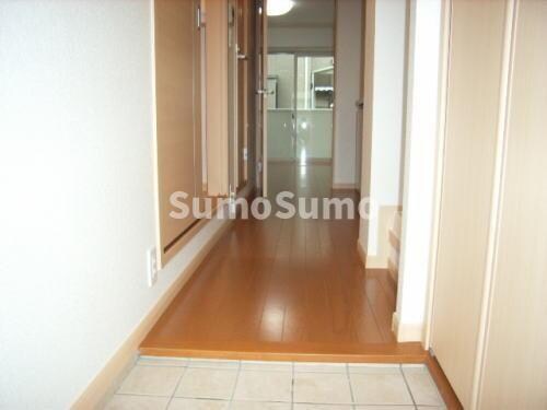 物件内観写真3　(シンプルで使いやすい玄関です)