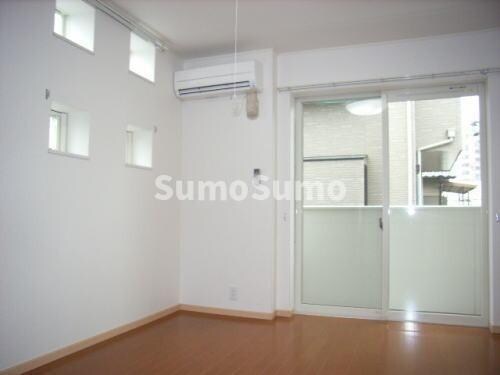 物件内観写真4　(居間です)