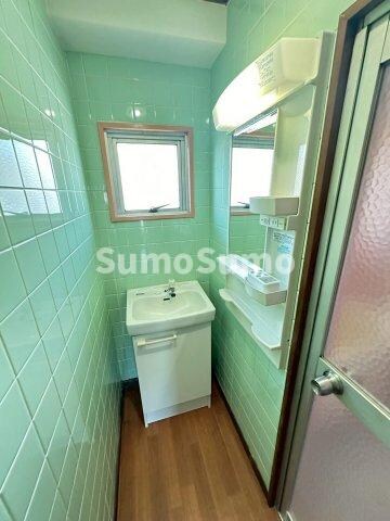 物件内観写真4　(ゆったりとスペースのある洗面所)