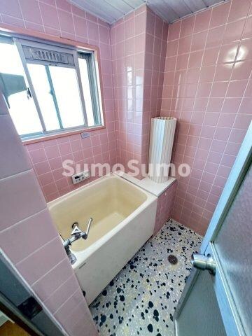 物件内観写真5　(日々の疲れを癒すお風呂付です)