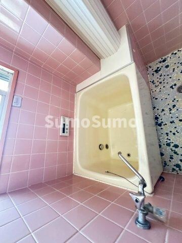 物件内観写真6　(日々の疲れを癒すお風呂付です)