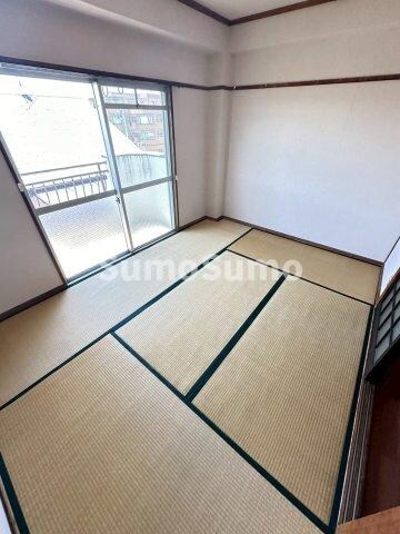 物件内観写真12　(落ち着いた雰囲気の和室付きです)