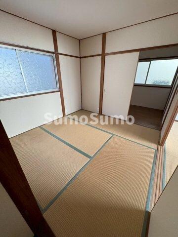 物件内観写真15　(い草の香りが落ち着く素敵な和室です)