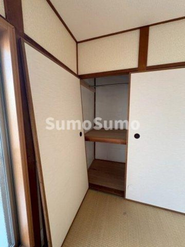 和室(和室ならではの温かな和の空間で寛ぎの時間を過ごせます)