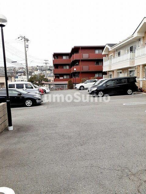 物件外観写真2　(駐車場に車を止められます)