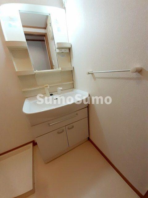 物件内観写真8　(脱衣スペースもあります)