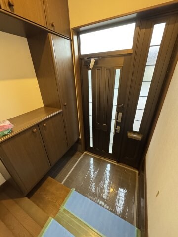 物件内観写真2　(シンプルで使いやすい玄関です)