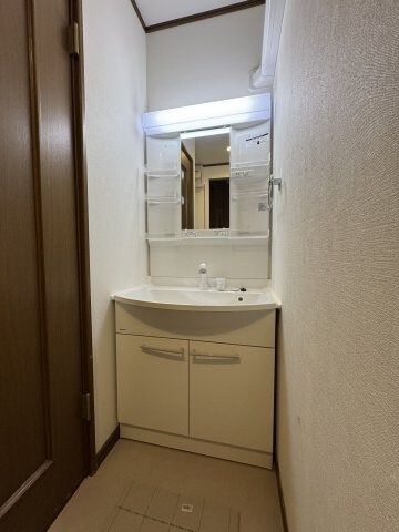 物件内観写真8　(脱衣スペースもあります)