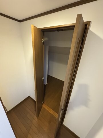 物件内観写真11　(小物を収納するのに便利です)