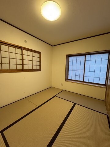 物件内観写真17　(い草の香りが落ち着く素敵な和室です)