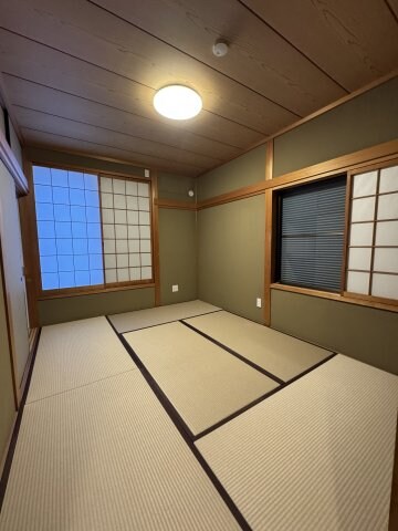 物件内観写真22　(い草の香りが落ち着く素敵な和室です)