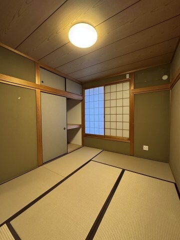 物件内観写真23　(和室がひろがる居住スペース)