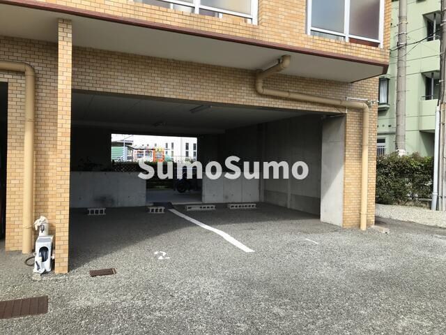 物件外観写真3　(駐車場に車を止められます)
