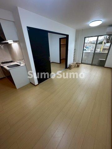 物件内観写真5　(おしゃれなリビングです)