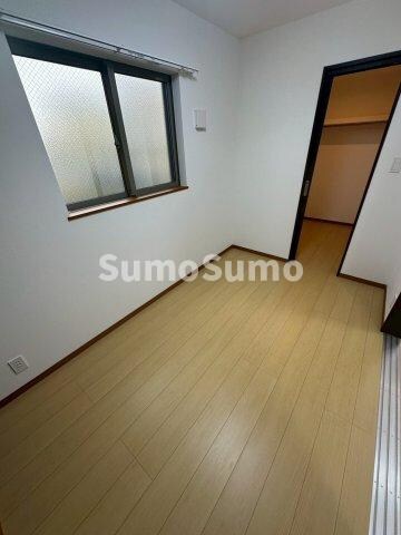 物件内観写真7　(使い勝手のいい寝室です)