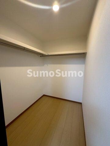 物件内観写真12　(小物を収納するのに便利です)