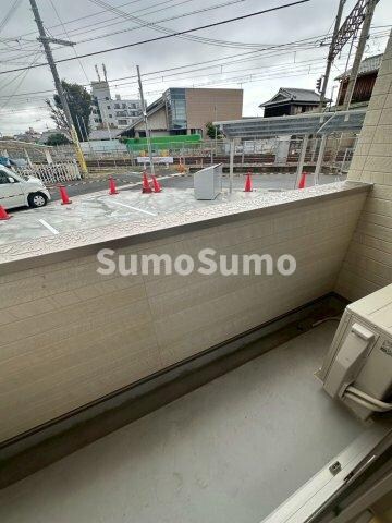 物件内観写真13　(開放的で明るい空間を演出してくれるバルコニーです)