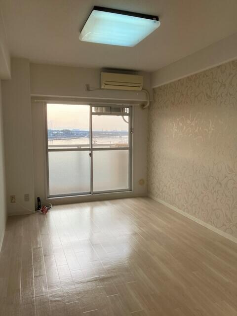 物件内観写真8　(アクセントクロス貼♪エアコン… )